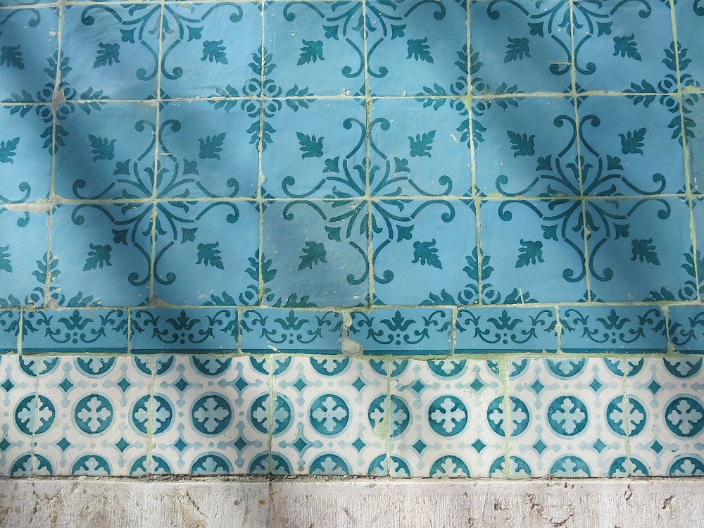 Como repaginar o ambiente cobrindo azulejos antigos?